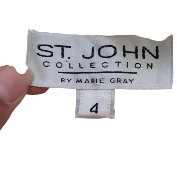 St. John Collection 100% Silk V- Neck Ruffle Sleeveless Blouse - Cream Size 4 - Picture 6 of 7